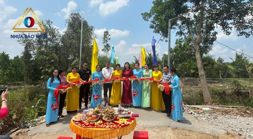 Nhựa Bảo Minh góp sức xây cầu kênh 200 tại huyện Tân Phước